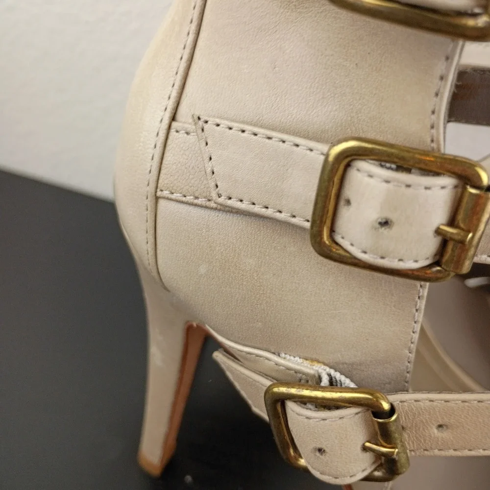 Pour La Victoire Beige Leather Strappy Gladiator Buckle Stiletto Heels 7.5